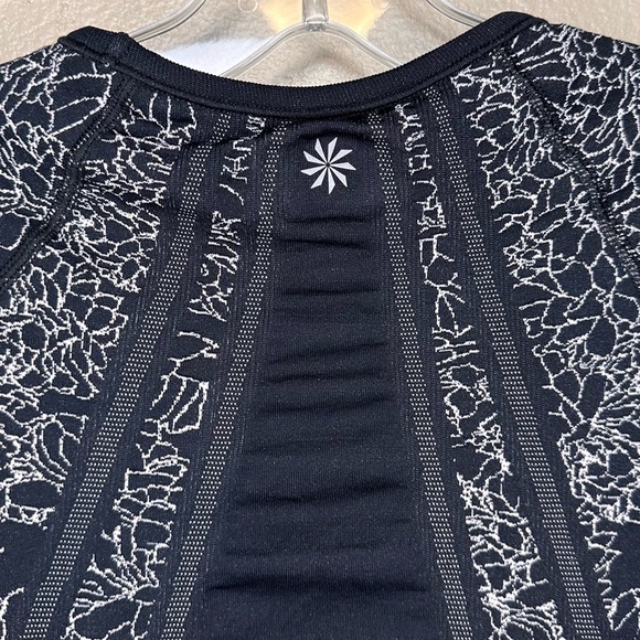 Athleta Women’s Fastest Track Black and White Floral Athletic Shirt Size Small - Picture 6 of 6